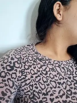 Snapshot of Alessandraa- chatting on 8, 10, 2025 Alessandraa- online show from 8, 10, 2025