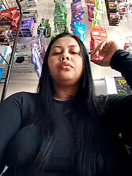 Snapshot of Alessandraa- chatting on 23, 10, 2025 Alessandraa- online show from 23, 10, 2025