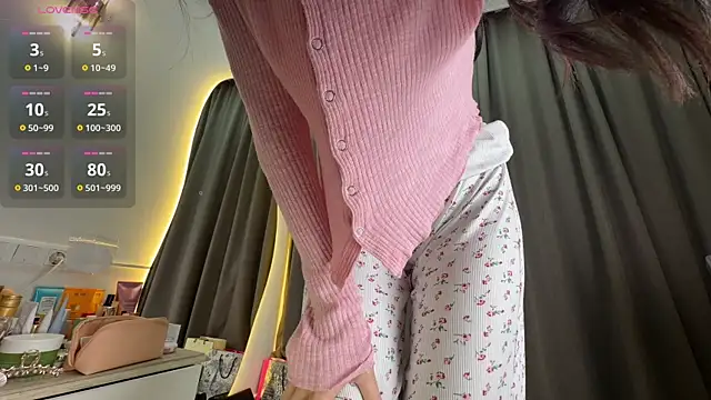 Snapshot of liuli_flower chatting on 17, 5, 2026 liuli flower online show from 17, 5, 2026