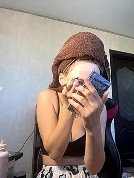 PrettyMegan online show from 15, 9, 2025