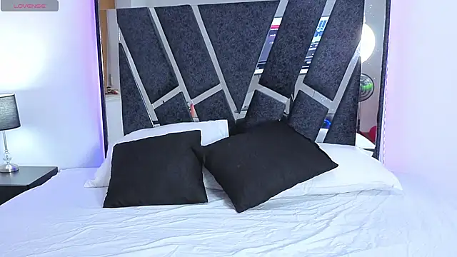 Snapshot of ReginaRosetti chatting on 21, 12, 2025 ReginaRosetti online show from 21, 12, 2025