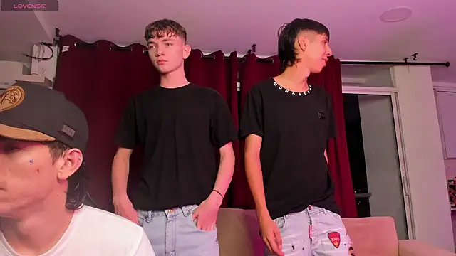 Handsomeboyss19 online show from 1, 10, 2025