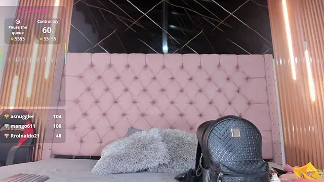 Emily Brown18 online show from 23, 10, 2025