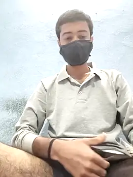 GirlsCrush  online show from 8, 11, 2025