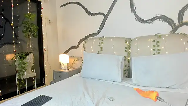 SarahCastro1  online show from 21, 11, 2025