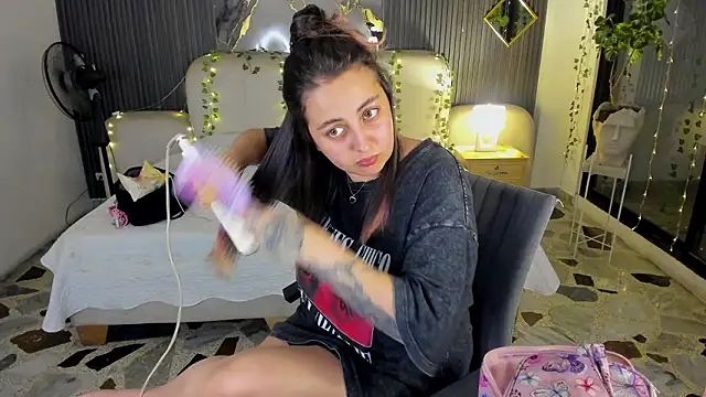 Snapshot of SarahCastro1_ chatting on 5, 3, 2026 SarahCastro1 online show from 5, 3, 2026