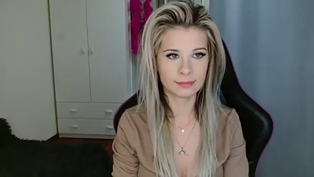 KristineGlow online show from 29, 10, 2025