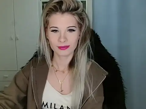 KristineGlow online show from 5, 11, 2025