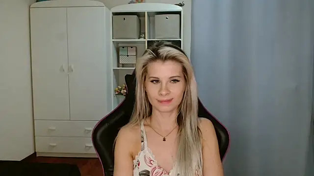 KristineGlow online show from 5, 3, 2026