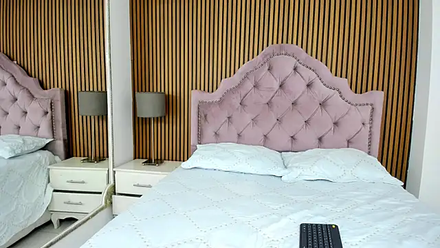 Snapshot of RoxanneStorm_ chatting on 24, 11, 2025 RoxanneStorm online show from 24, 11, 2025