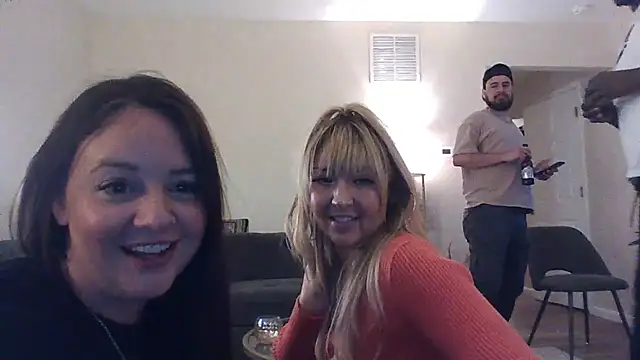 Snapshot of princessveexo chatting on 12, 10, 2025 princessveexo online show from 12, 10, 2025