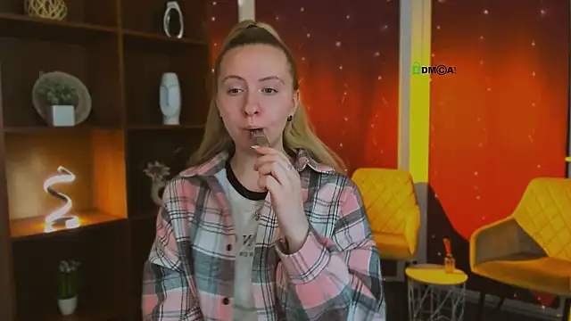 Snapshot of mila_glow1 chatting on 2, 5, 2026 mila glow1 online show from 2, 5, 2026