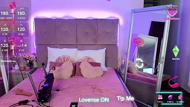 Snapshot of Nicole_Bond chatting on 12, 10, 2025 Nicole Bond online show from 12, 10, 2025