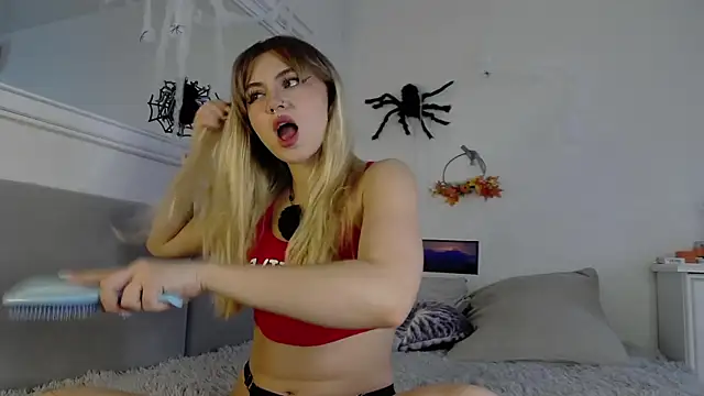 LunaMillie online show from 31, 10, 2025