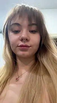 Snapshot of LunaMillie chatting on 17, 12, 2025 LunaMillie online show from 17, 12, 2025