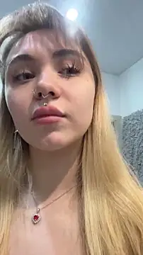 Snapshot of LunaMillie chatting on 22, 12, 2025 LunaMillie online show from 22, 12, 2025