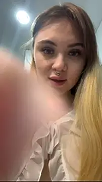 Snapshot of LunaMillie chatting on 6, 1, 2026 LunaMillie online show from 6, 1, 2026