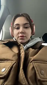 Snapshot of LunaMillie chatting on 9, 1, 2026 LunaMillie online show from 9, 1, 2026