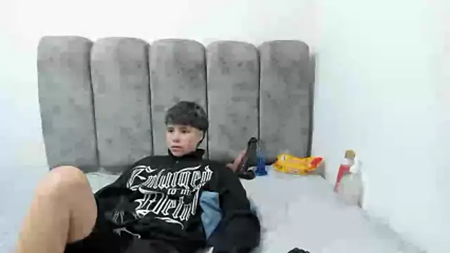 Snapshot of Bruno_Cruzz chatting on 18, 4, 2026 Bruno Cruzz online show from 18, 4, 2026