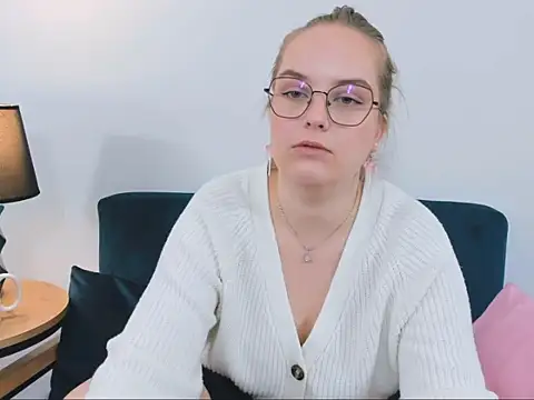 AliceCrazy69 online show from 18, 9, 2025