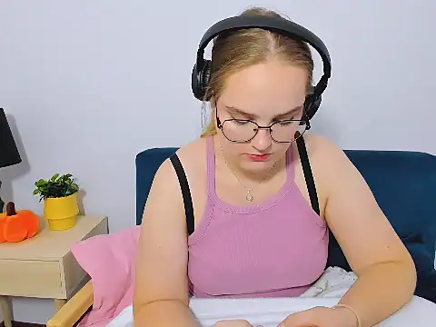 AliceCrazy69 online show from 4, 11, 2025