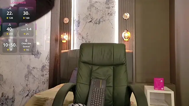 Snapshot of katia_green1 chatting on 12, 10, 2025 katia green1 online show from 12, 10, 2025