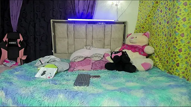 Snapshot of skinnyanddaphne chatting on 23, 5, 2026 skinnyanddaphne online show from 23, 5, 2026
