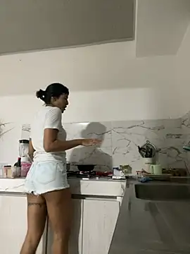 Amberdecolombia online show from 23, 2, 2026