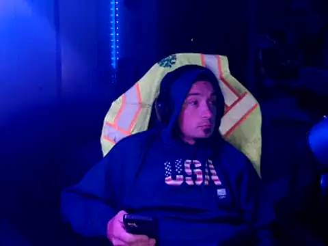 Snapshot of YoBlezz chatting on 7, 10, 2025 YoBlezz online show from 7, 10, 2025