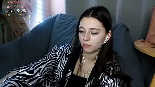 Snapshot of Sophiecuttie chatting on 24, 10, 2025 Sophiecuttie online show from 24, 10, 2025