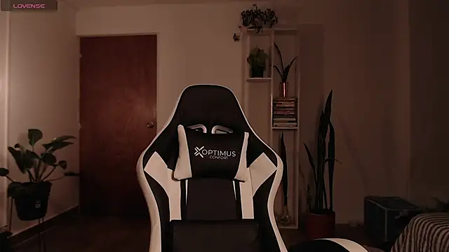 Ellyuwuw online show from 6, 11, 2025