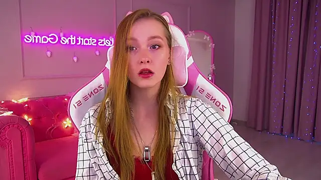 Snapshot of AgataFoxley chatting on 1, 12, 2025 AgataFoxley online show from 1, 12, 2025