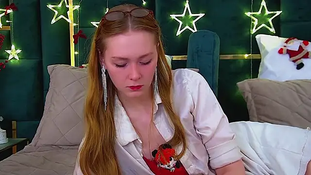 Snapshot of AgataFoxley chatting on 4, 12, 2025 AgataFoxley online show from 4, 12, 2025