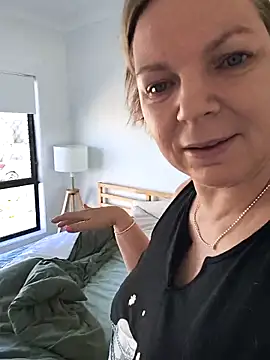 aussiepeaches online show from 12, 4, 2026