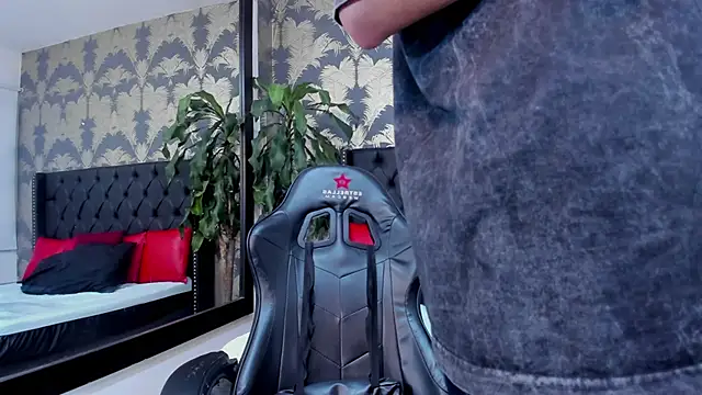 Lean Portman online show from 16, 4, 2026