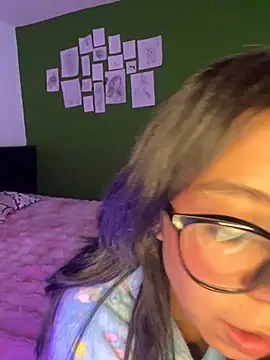 Snapshot of Valen-Foxx chatting on 24, 9, 2025 Valen-Foxx online show from 24, 9, 2025