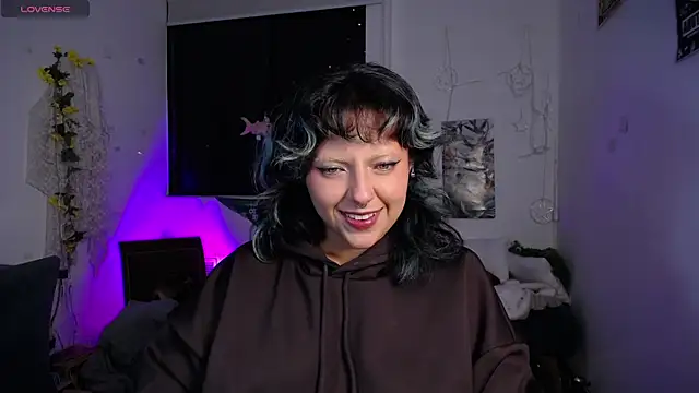 Snapshot of AlmaNanax chatting on 10, 5, 2026 AlmaNanax online show from 10, 5, 2026