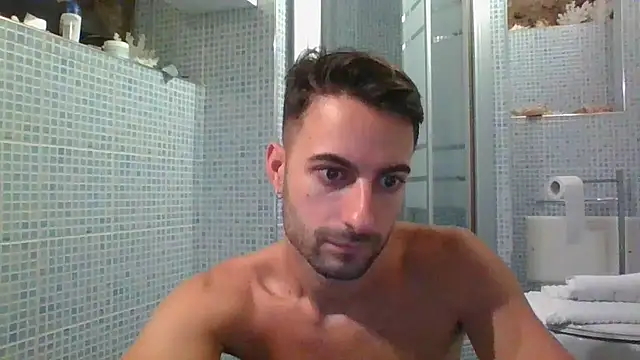 Amicisegreti online show from 11, 9, 2025