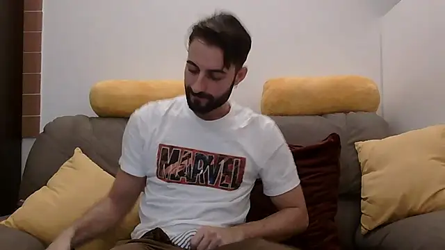 Amicisegreti online show from 17, 12, 2025