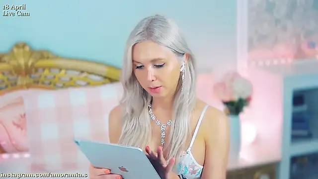 Amoramias online show from 18, 4, 2026