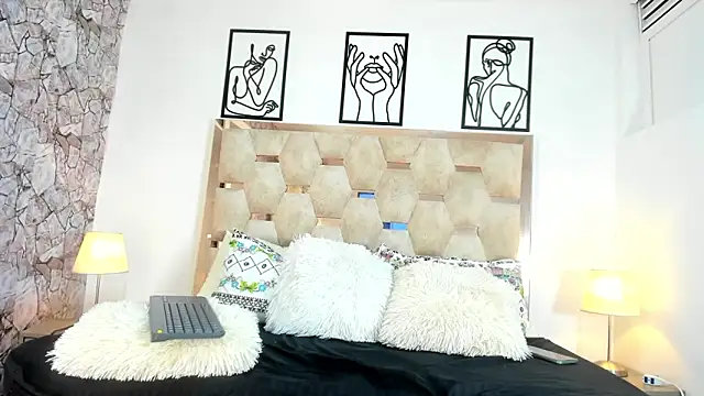 Isabell Villa online show from 10, 9, 2025