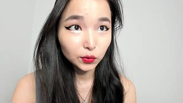 Soyun Mia online show from 15, 12, 2025