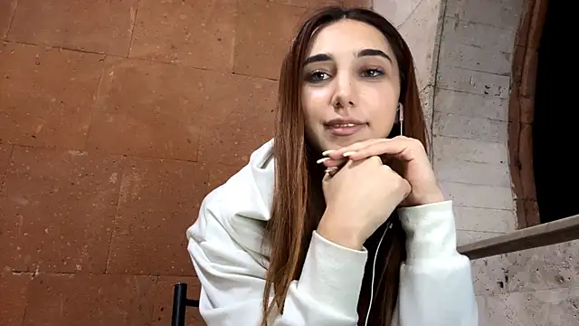 LinaMour online show from 8, 9, 2025