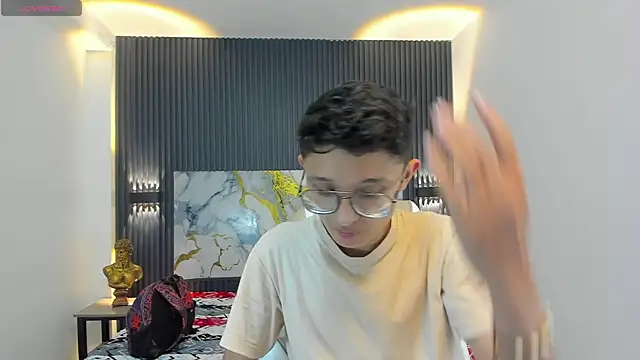 SantiagoRusso18 online show from 15, 12, 2025