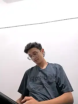 SantiagoRusso18 online show from 12, 1, 2026