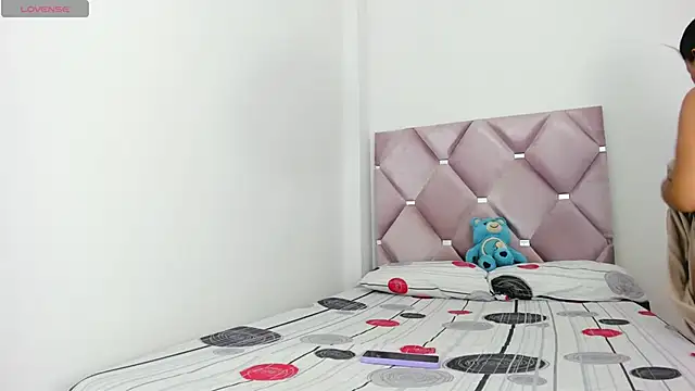 SaraNixx online show from 20, 12, 2025