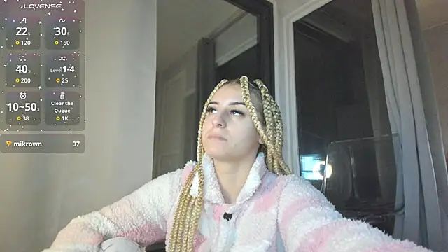 Ella Vee online show from 29, 10, 2025