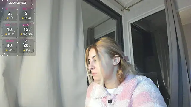 Ella Vee online show from 11, 11, 2025