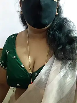Snapshot of luci-queen chatting on 18, 5, 2026 luci-queen online show from 18, 5, 2026
