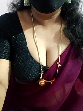 Snapshot of luci-queen chatting on 23, 5, 2026 luci-queen online show from 23, 5, 2026